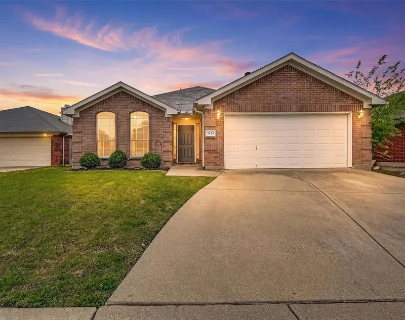 7424 Lake Front Trail, Arlington TX 76002