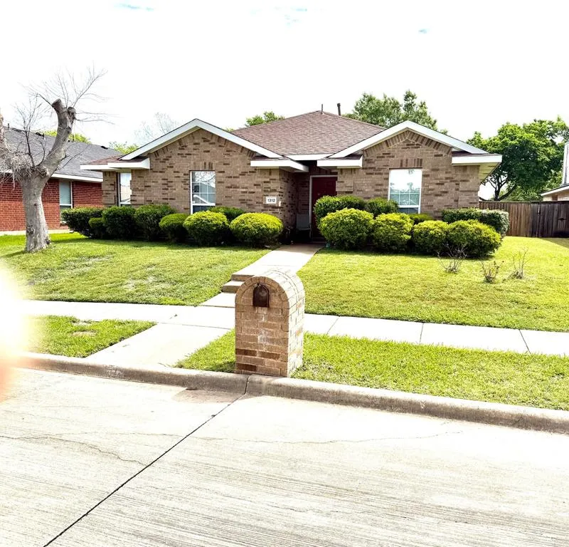 1312 Sunshine Court, Lancaster TX 75134