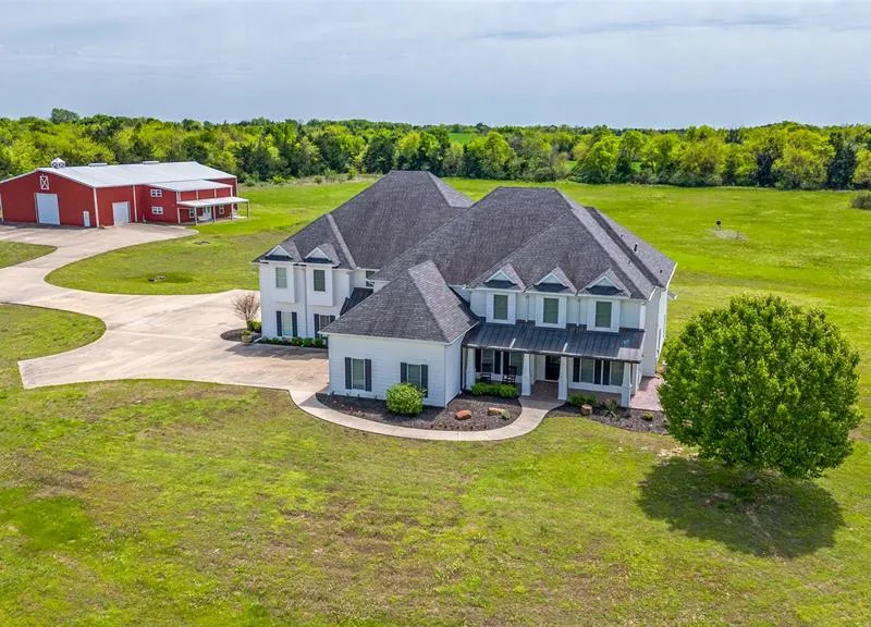 6100 Old Clarksville Road, Reno TX 75462