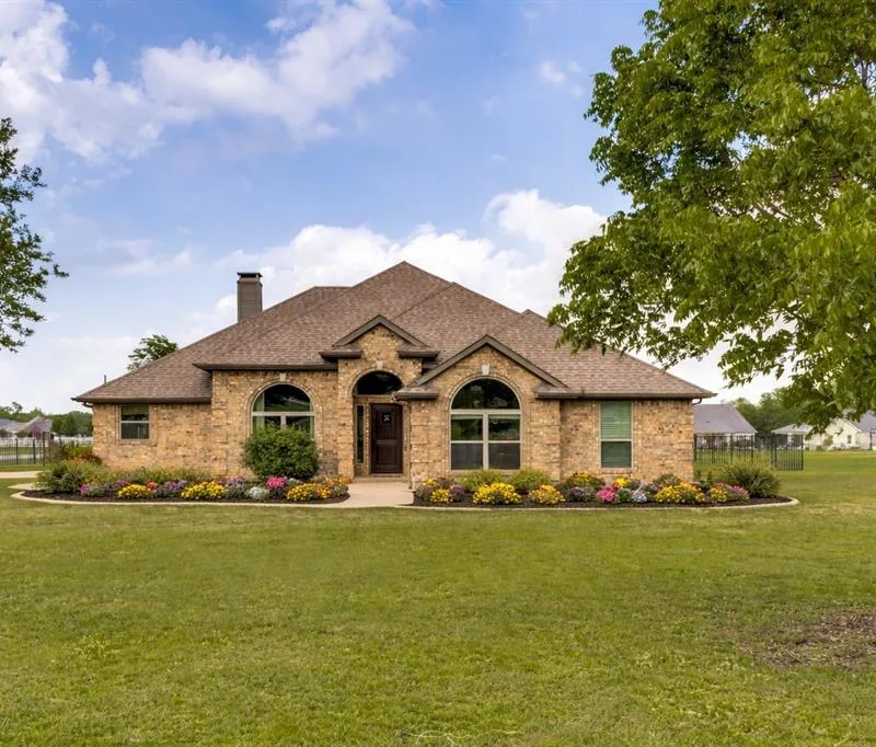 897 Cypress Point Drive, Gunter TX 75058