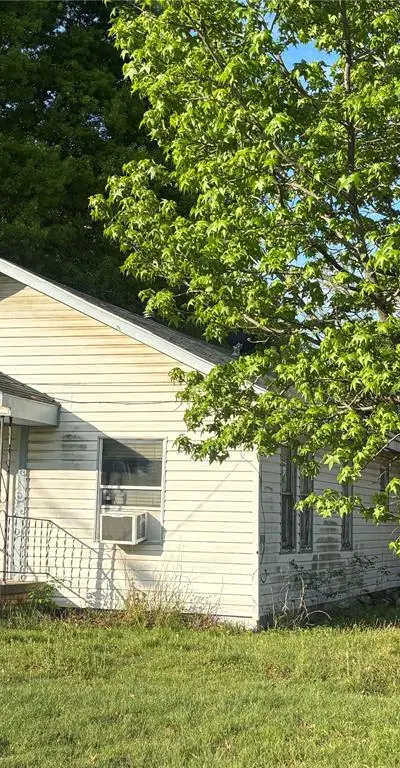 700 S Broad Street, Saint Jo TX 76265