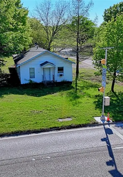 700 S Broad Street, Saint Jo TX 76265 - Photo 2