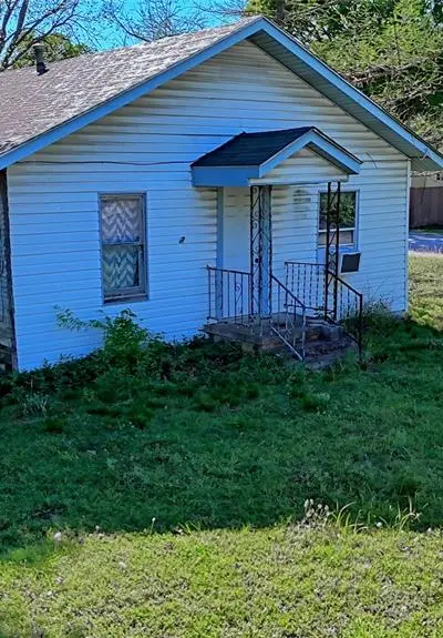 700 S Broad Street, Saint Jo TX 76265 - Photo 3