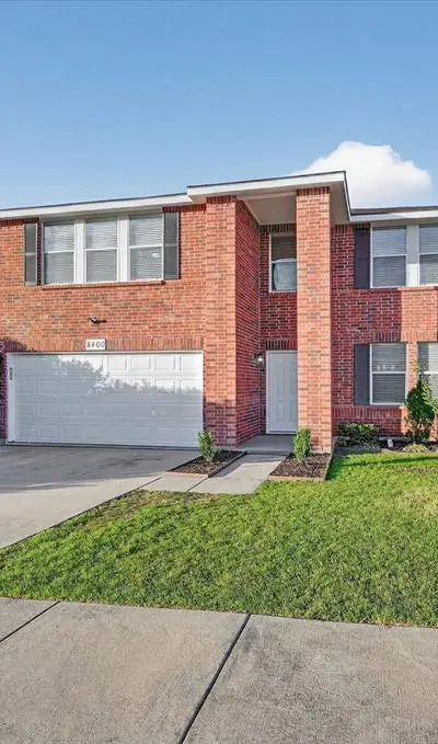 8400 Vinetree Drive, Arlington TX 76002 - Photo 3