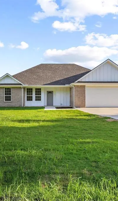 903 W Cardinal Street, Ector TX 75439