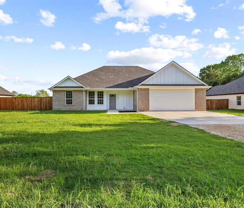 903 W Cardinal Street, Ector TX 75439