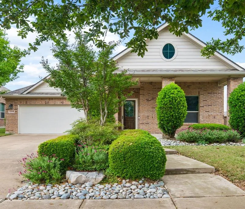 1208 Isabella Lane, Savannah TX 76227