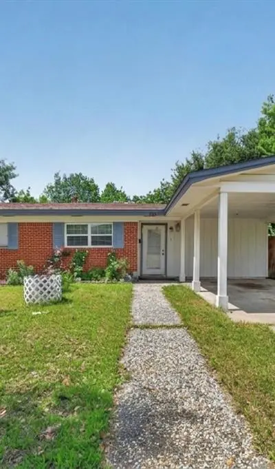 1403 Beacon Hill Drive, Irving TX 75061