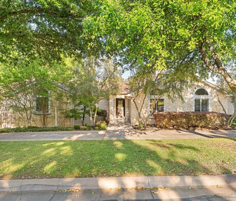 4217 Hildring Drive E, Fort Worth TX 76109