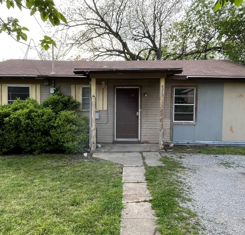 320 S Manson Street, Wolfe City TX 75496