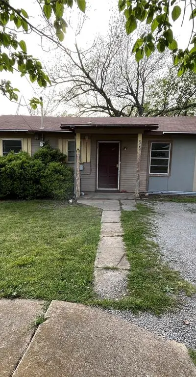 320 S Manson Street, Wolfe City TX 75496 - Photo 2