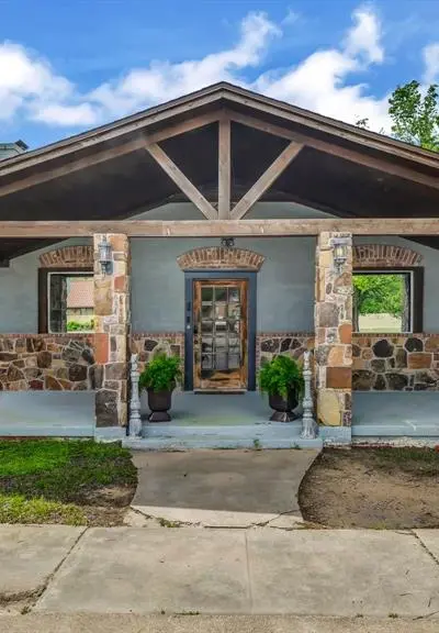 900 E Hubbard Street, Mineral Wells TX 76067 - Photo 2