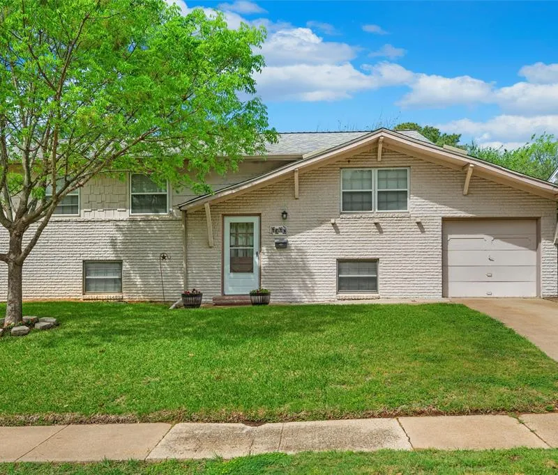 1011 S Delaware Street, Irving TX 75060