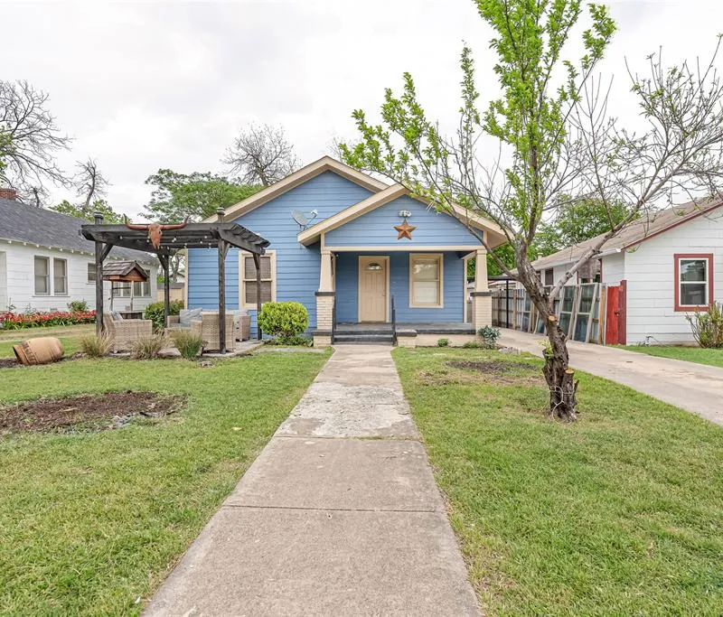 2218 Lincoln Avenue, Fort Worth TX 76164