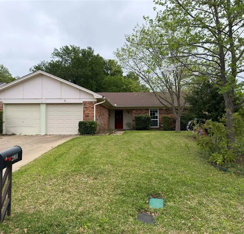 2904 Steve Drive, Hurst TX 76054