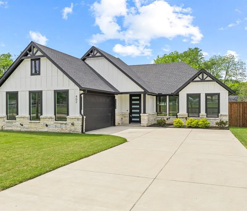 402 S Humphrey Avenue, Kerens TX 75144