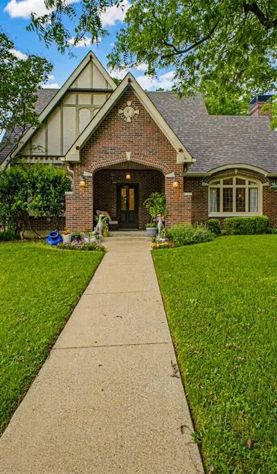 1123 Clermont Avenue, Dallas TX 75223