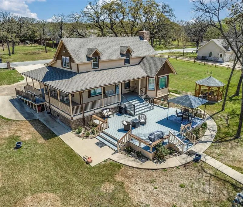810 Kiowa Drive E, Lake Kiowa TX 76240