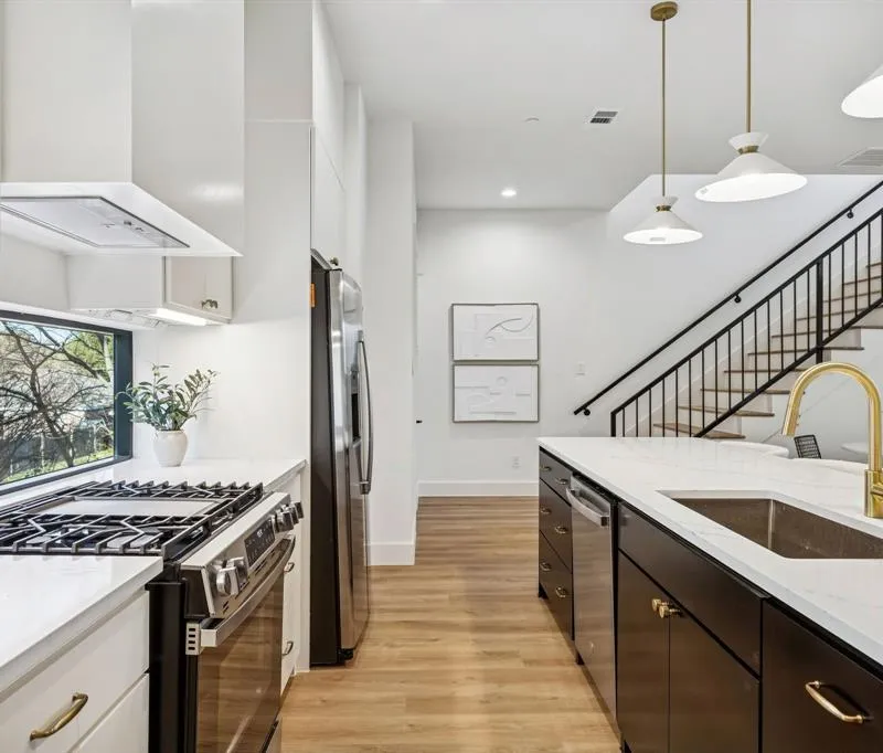 2147 Mail Avenue # 103, Dallas TX 75235