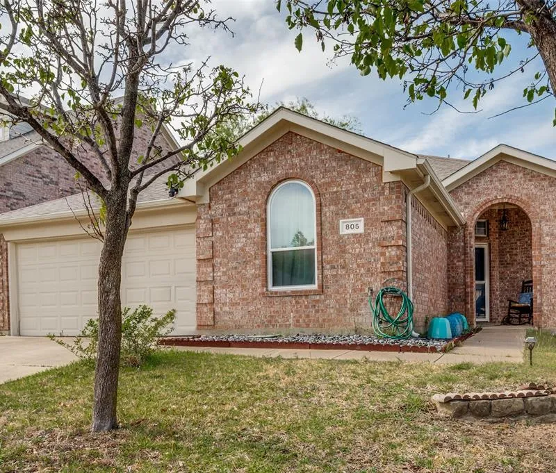 805 E Huitt Lane, Euless TX 76040