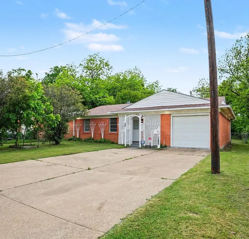 813 32nd Street, Grand Prairie TX 75050