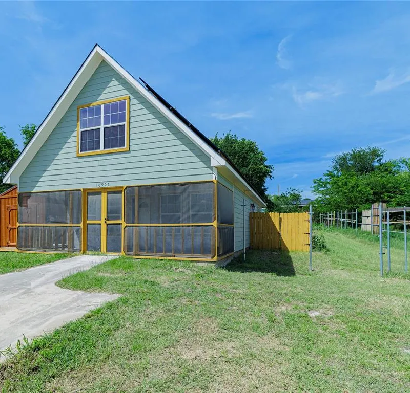 10906 Shady Oaks Drive, Runaway Bay TX 76426