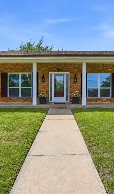 628 Robindale Court, Bedford TX 76022