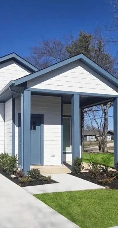 331 E Hull Street, Denison TX 75021 - Photo 2