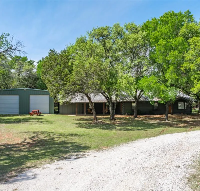 2731 Garrett Lane, China Spring TX 76633
