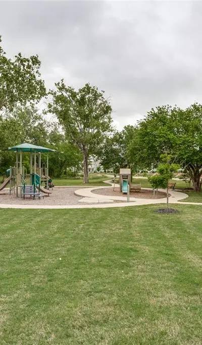 5569 Willamette Drive, Fort Worth TX 76119 - Photo 5