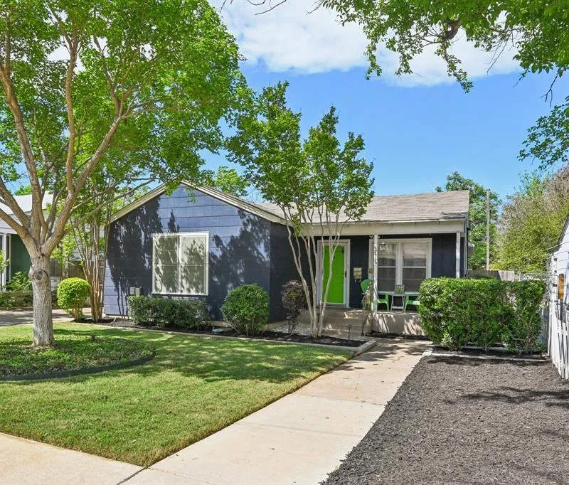 2716 Wayside Avenue, Fort Worth TX 76110