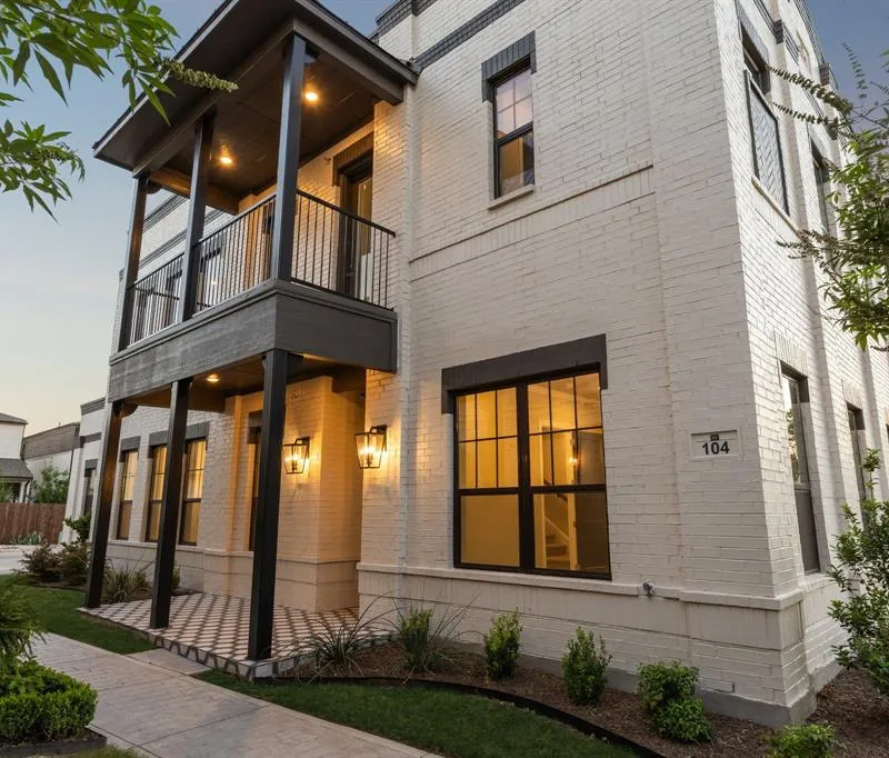 305 Sunset Lane # 104, Fort Worth TX 76114