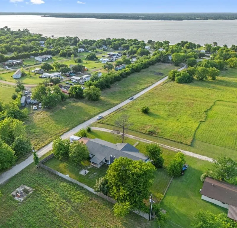 713 W Rosemary Street, Quinlan TX 75474