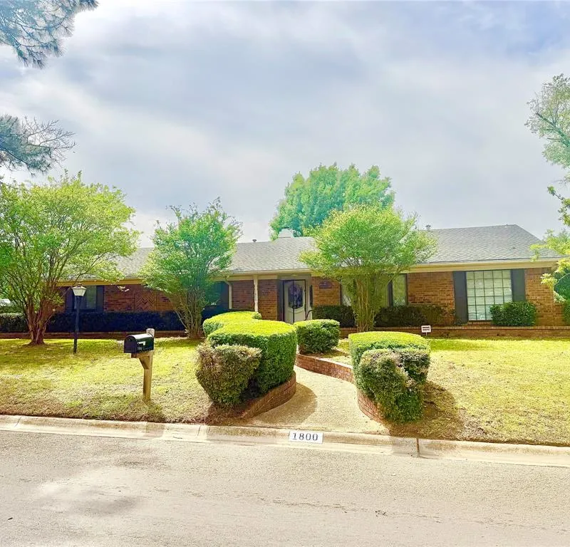 1800 Southridge Drive, Denton TX 76205