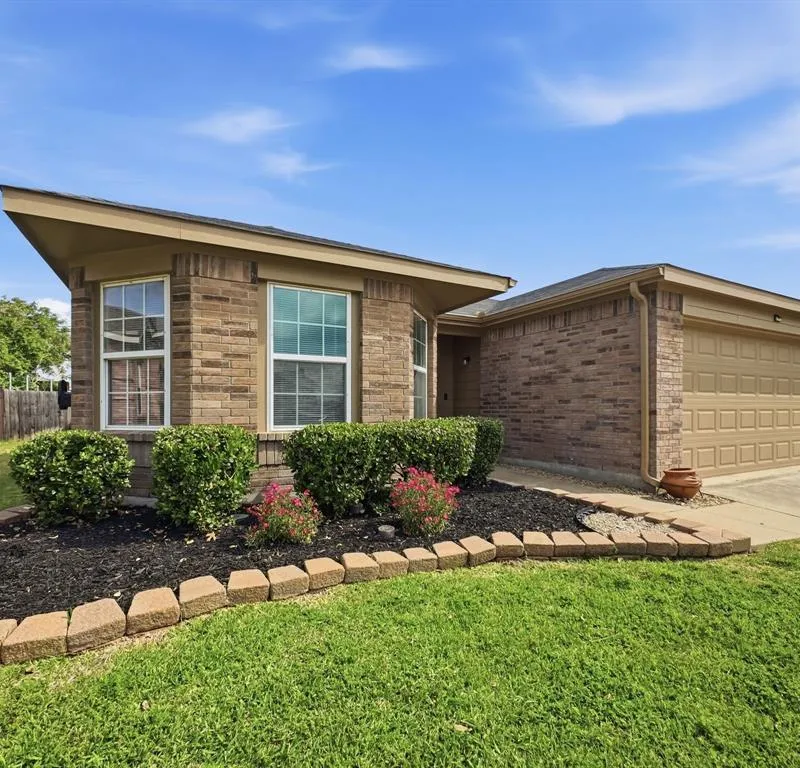 1405 Eagles Nest Trail, Krum TX 76249