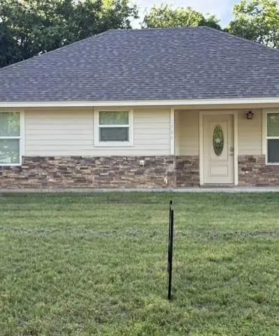 1004 Sanders Street, Bowie TX 76230