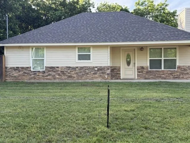 1004 Sanders Street, Bowie TX 76230