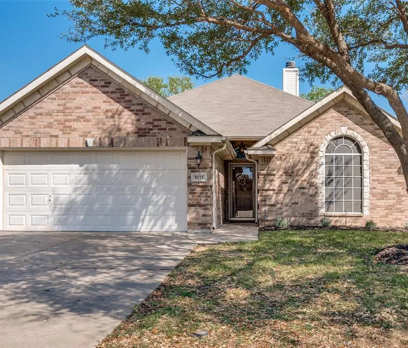 8233 Edgepoint Trail, Fort Worth TX 76053