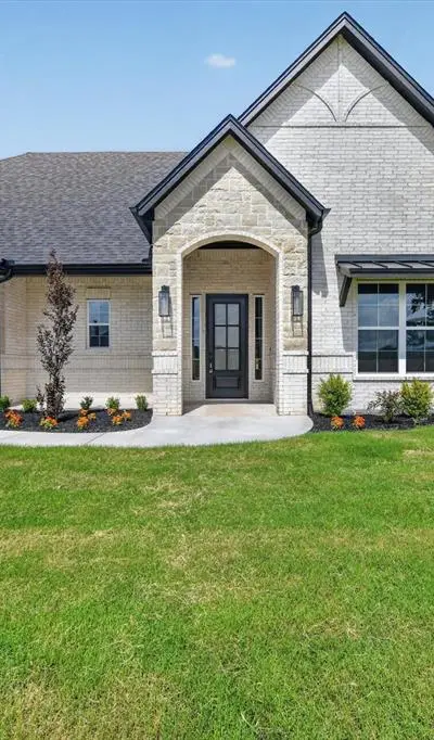1045 Arbor Vista Drive, Azle TX 76020