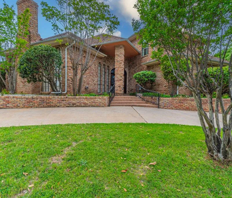 2714 Ridge Top Lane, Arlington TX 76006