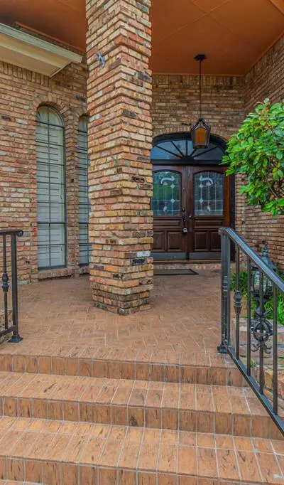 2714 Ridge Top Lane, Arlington TX 76006 - Photo 3