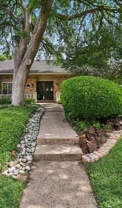 1015 Crowley Road, Arlington TX 76012