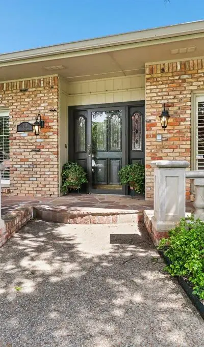 1015 Crowley Road, Arlington TX 76012 - Photo 2