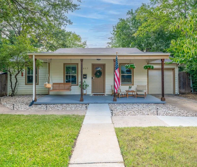 2017 Bluebonnet Drive, Fort Worth TX 76111