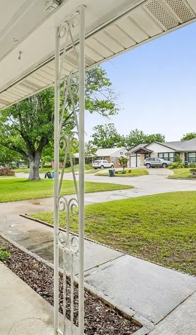 2320 Maryel Drive, Fort Worth TX 76112 - Photo 4