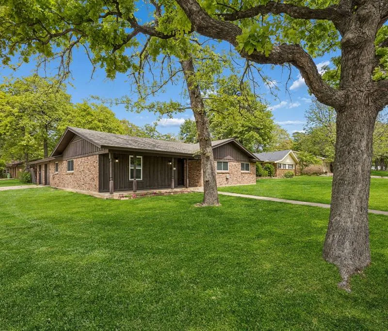 740 Joanna Drive, Hurst TX 76053