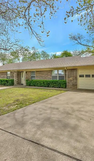 810 Hilltop Drive, Weatherford TX 76086