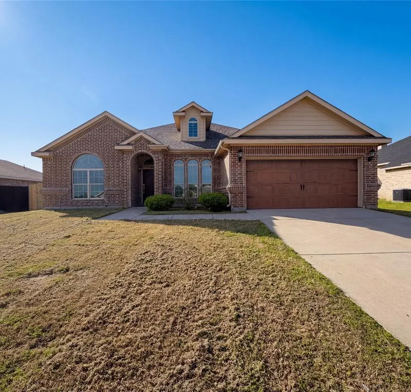3717 Dutch Iris Lane, Forest Hill TX 76140
