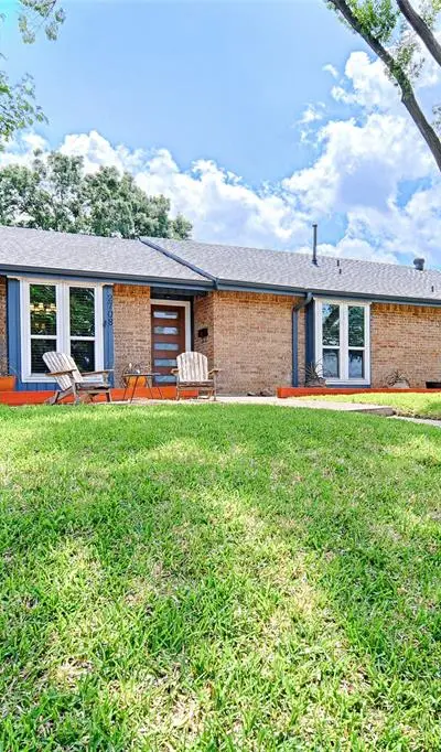 2708 Lakewood Lane, Carrollton TX 75006 - Photo 2