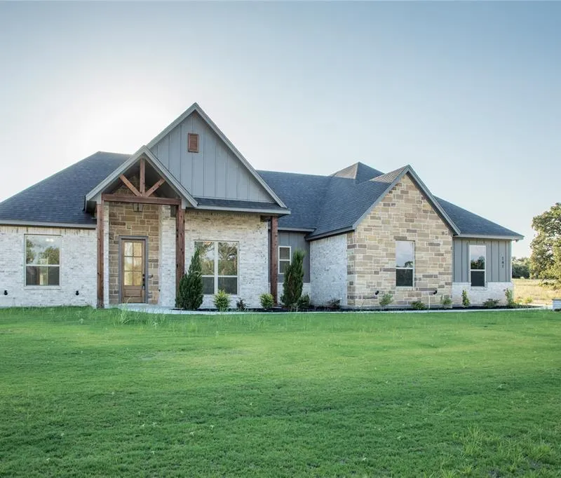 141 Prairie Winds Drive, Poolville TX 76487